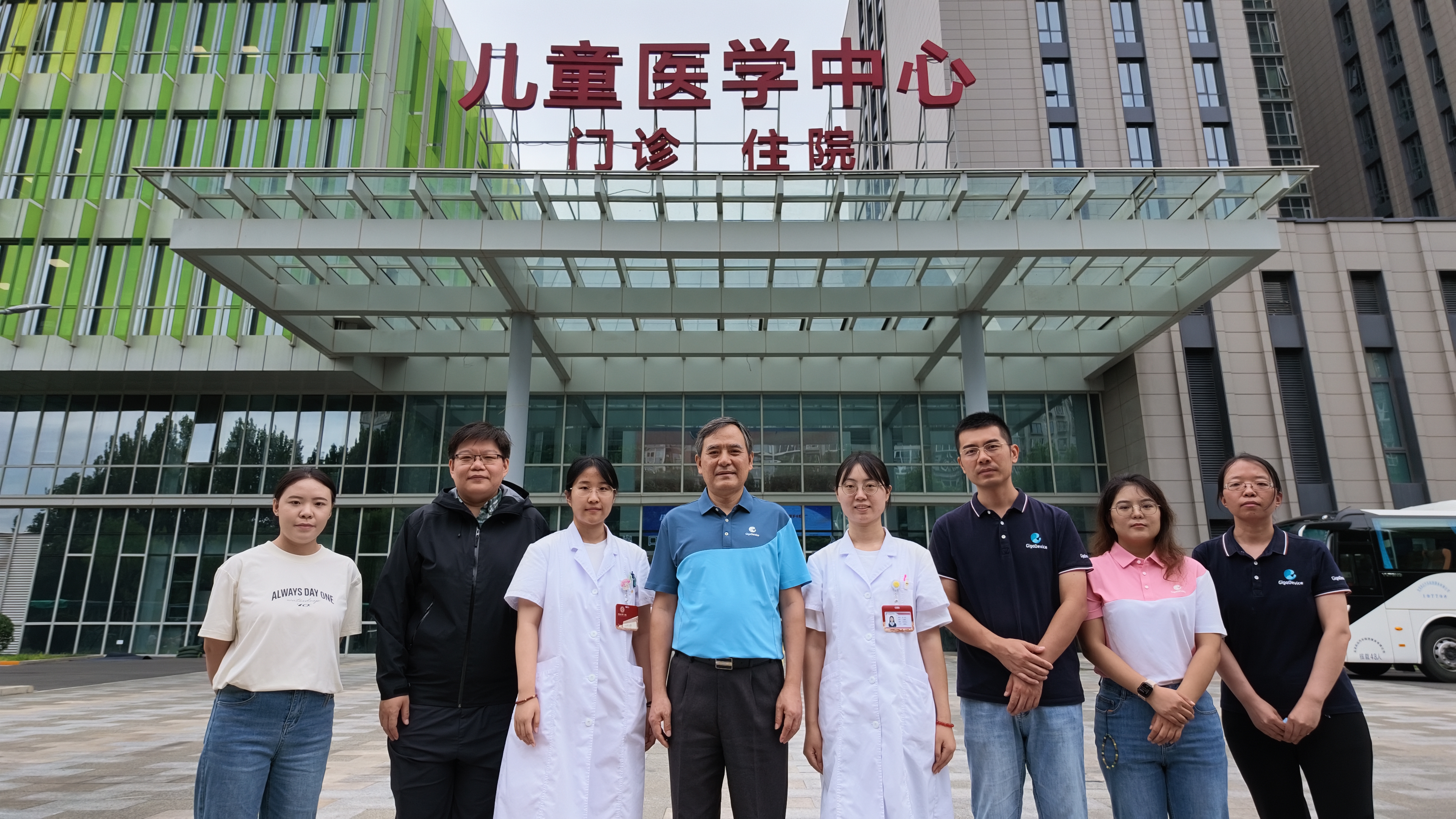gigadevice-shuidi-foundation-visit-hydrocephalus-children-families.jpg
